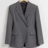 Zweireihiger asymmetrischer Blazer Zweireihiger asymmetrischer Blazer