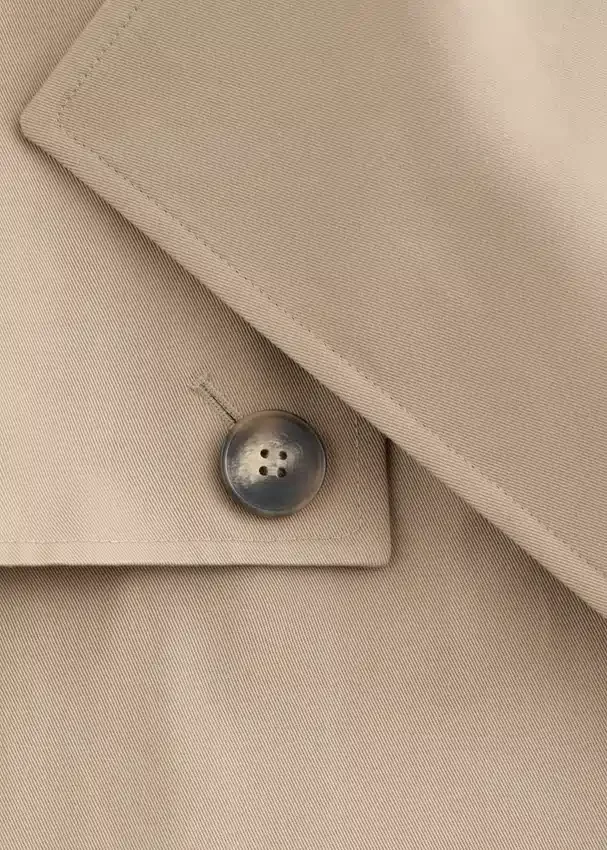 Zweireihiger Trenchmantel Zweireihiger Trenchmantel
